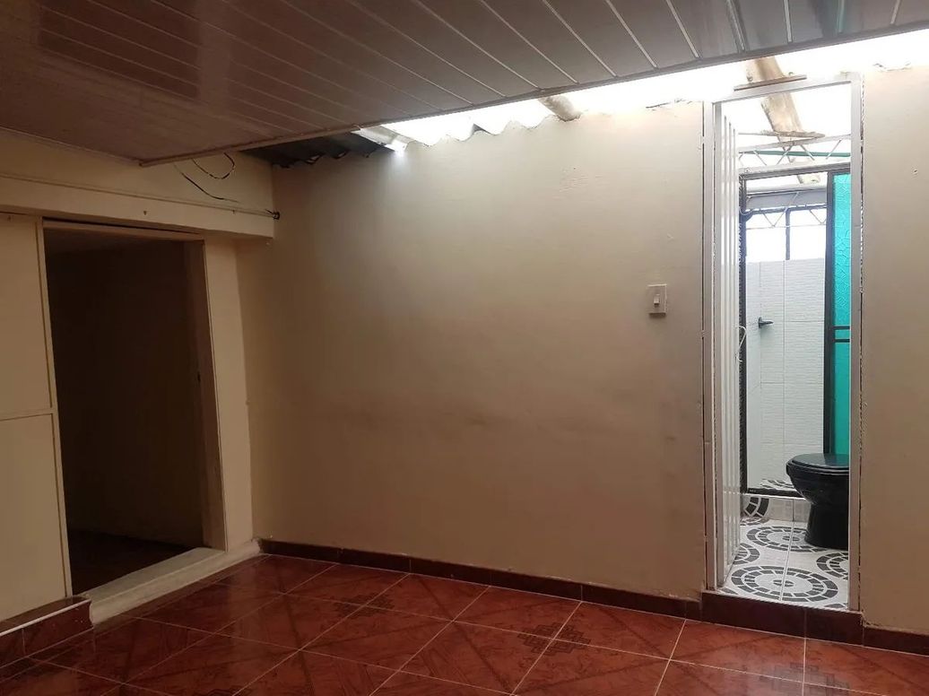 Casa de 13 alcobas en venta en Bogotá, Bogotá, 340 m² · foto 9 de 10