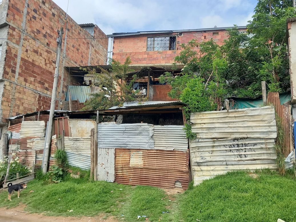Casa de 5 alcobas en venta en La Huerta, Bogotá, 209 m² · foto 2 de 3