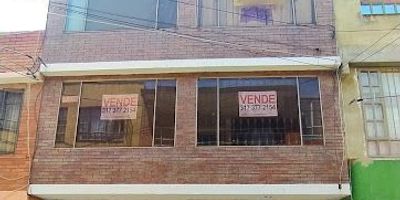 980 Hermosa casa a la venta en Mosquera Cundinamarca, consta de cinco pisos cada uno con apartamento independiente, cada apartamento cuenta con tres habitaciones, sala comedor, baño social, cocina, y patio de ropas la casa cuenta con su garaje, su ubicación te ofrece rentabilidad, ya que se encuentra cerca a zonas comerciales, colegios, cerca al centro comercial eco plaza, a la biblioteca de Mosquera, con fácil acceso vehicular publico y privado, no te pierdas esta gran oportunidad, su precio es negociable, contáctanos!