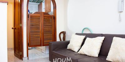 [VEN] ID HOUM: 80823

En Houm te ayudamos de forma fácil y segura. Los beneficios de comprar con nosotros:
    • Te ayudamos a conseguir financiamiento a través de una asesoría personalizada
    • Mediación y seguimiento de todo el proceso
    • Ponemos a tu disposición profesionales en notariado, registro y asesoría jurídica
¡Solo te preocupas de las firmas!

Casa en venta, ubicada en el barrio San Andres, con una superficie construida de 36 m² y superficie total de 36 m². 

Sus principales características son:

    • 2 dormitorios
    • 1 baño
    • Admite mascotas
    • Cocina tipo americana
    • Año de construcción: 2002
    • Cuarto de lavado
            
Además, el inmueble cuenta con las siguientes amenidades:

    • Salón de eventos
    • Vigilancia 24 hrs

Si compras con nosotros, te brindamos asesoría personalizada durante todo el proceso.
¡Comienza una nueva etapa con Houm! Compra fácil, rápido y seguro.