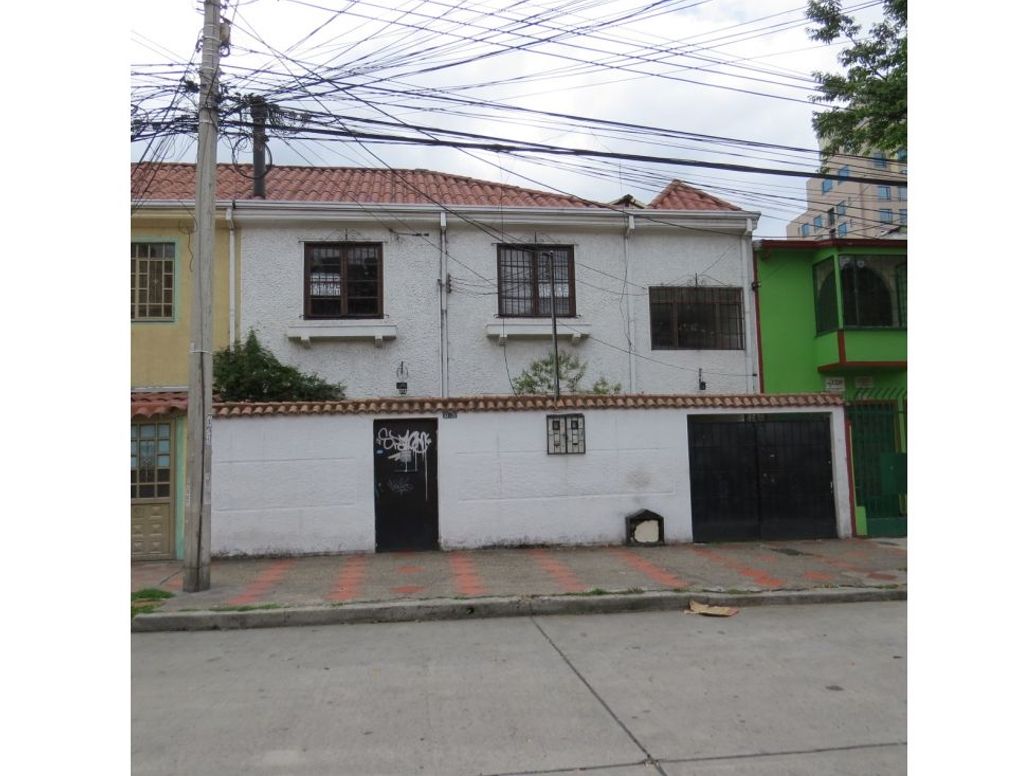Casa de 5 alcobas en venta en Centro, Bogotá, 241 m² · foto 2 de 20