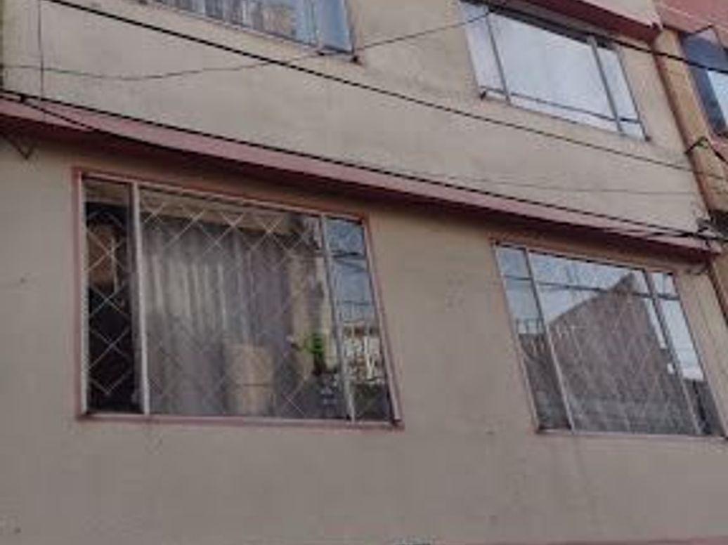 Casa de 14 alcobas en venta en El Refugio, Bogotá, 320 m² · foto 3 de 7