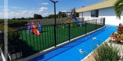 Apartamento para la venta en el sector Galicia zona de gran valorización en Pereira. Apto en piso alto con Garaje cubierto y deposito; puntos para instalación de aire acondicionado en las 2 habitaciones y sala comedor,ubicado en sector Campestre rodeado de reservas naturales y hermoso paisaje.