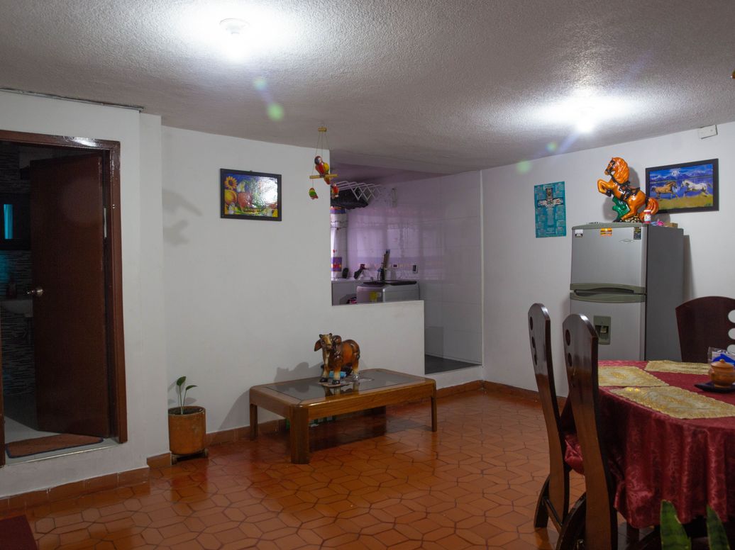 Casa de 9 alcobas en venta en El Carmen, Bogotá, 300 m² · foto 6 de 10