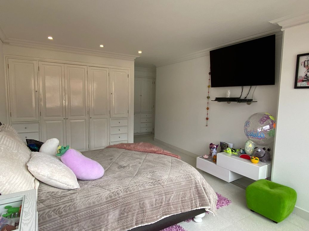 Apartamento de 5 alcobas en venta en Santa Barbara Occidental, Bogotá, 363 m² · foto 15 de 20