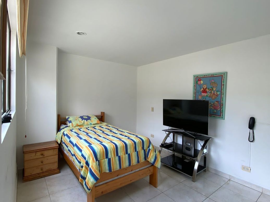 Apartamento de 5 alcobas en venta en Santa Barbara Occidental, Bogotá, 363 m² · foto 3 de 20
