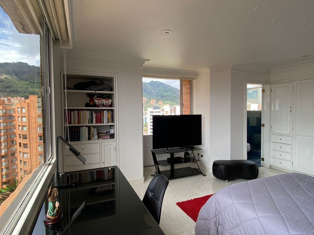 Apartamento de 5 alcobas en venta en Santa Barbara Occidental, Bogotá, 363 m² · foto 14 de 20