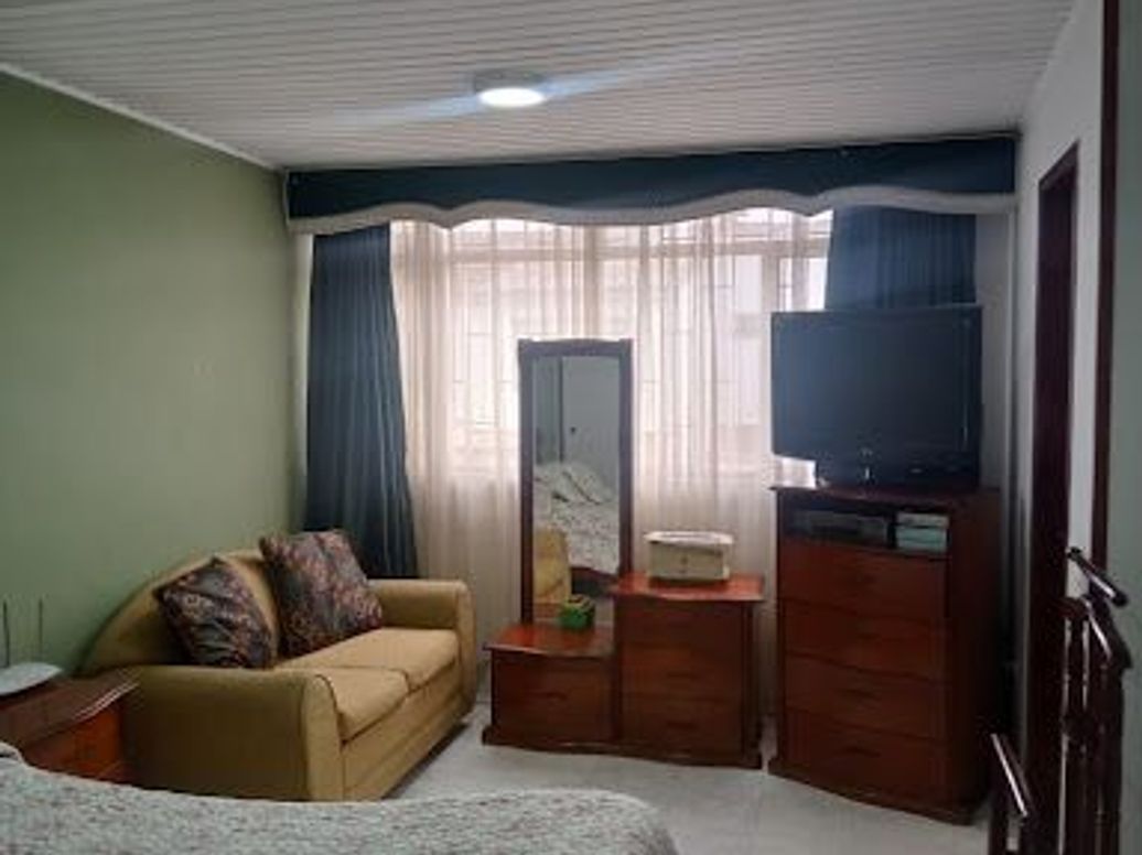 Casa de 5 alcobas en venta en Villa Luz, Bogotá, 234 m² · foto 12 de 18
