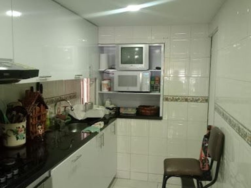 Casa de 5 alcobas en venta en Villa Luz, Bogotá, 234 m² · foto 3 de 18