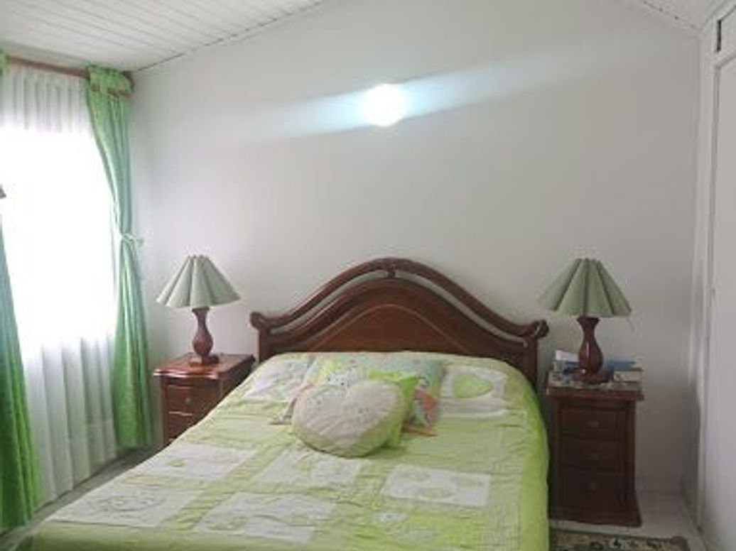 Casa de 5 alcobas en venta en Villa Luz, Bogotá, 234 m² · foto 9 de 18