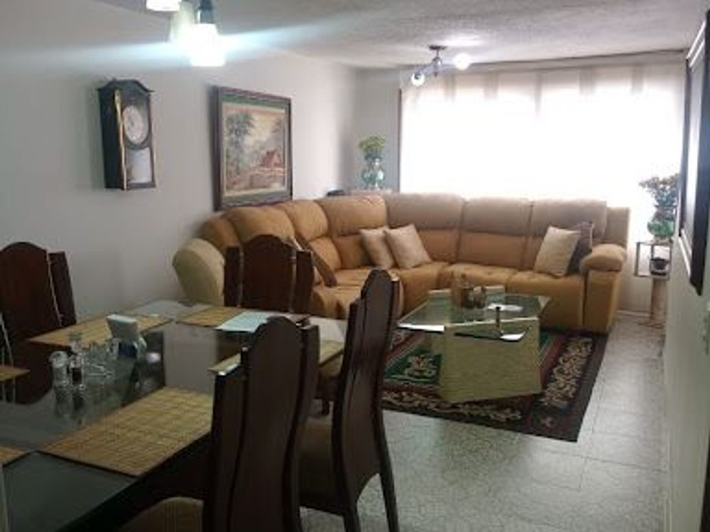 Casa de 5 alcobas en venta en Villa Luz, Bogotá, 234 m² · foto 2 de 18