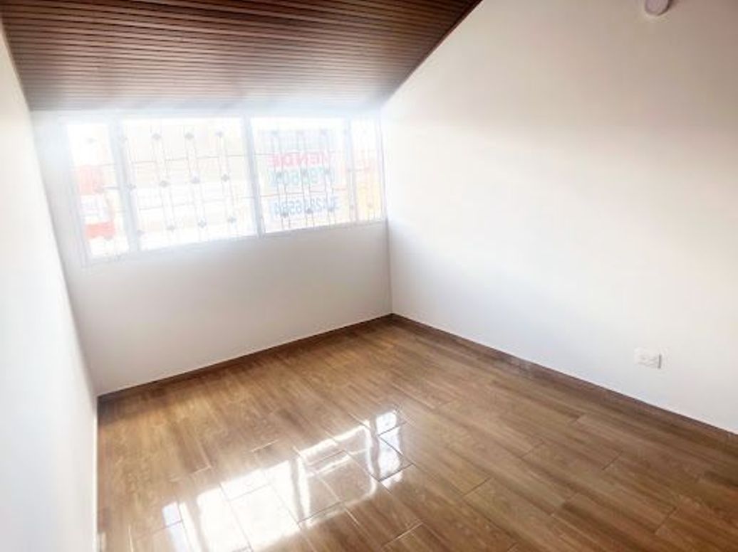Casa de 4 alcobas en venta en Urbanización San Martín, Bogotá, 346 m² · foto 10 de 18