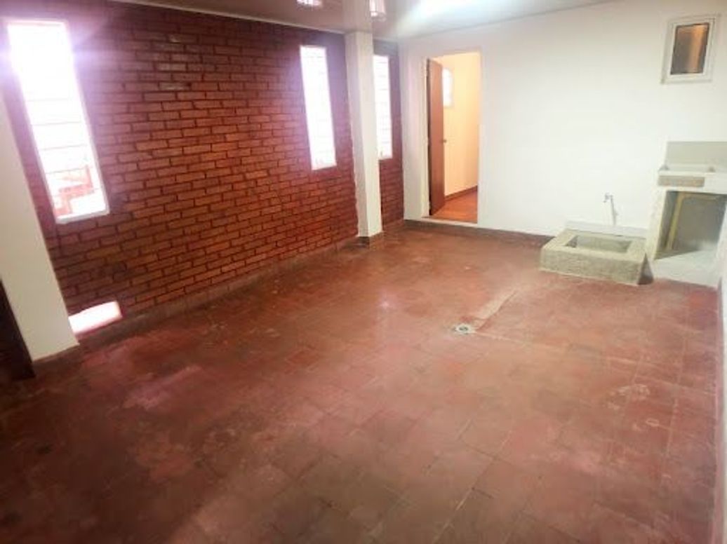 Casa de 4 alcobas en venta en Urbanización San Martín, Bogotá, 346 m² · foto 6 de 18