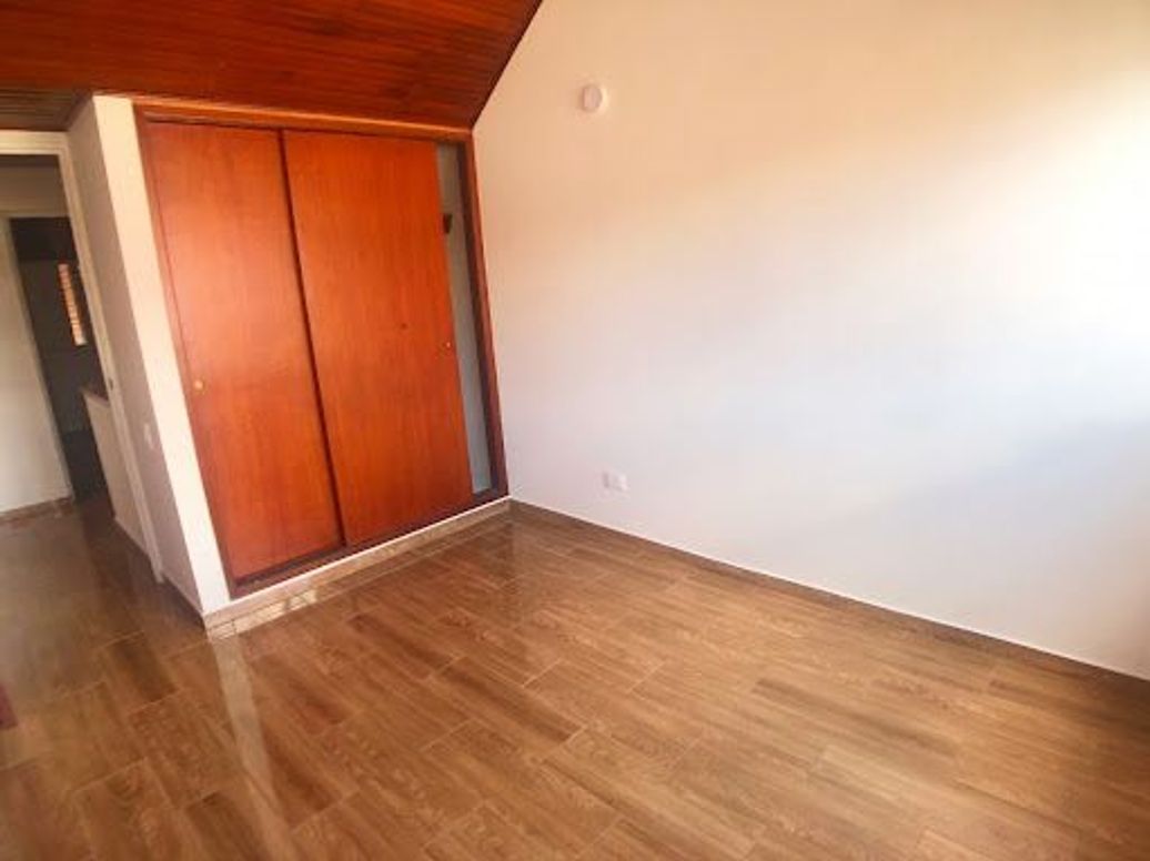 Casa de 4 alcobas en venta en Urbanización San Martín, Bogotá, 346 m² · foto 17 de 18