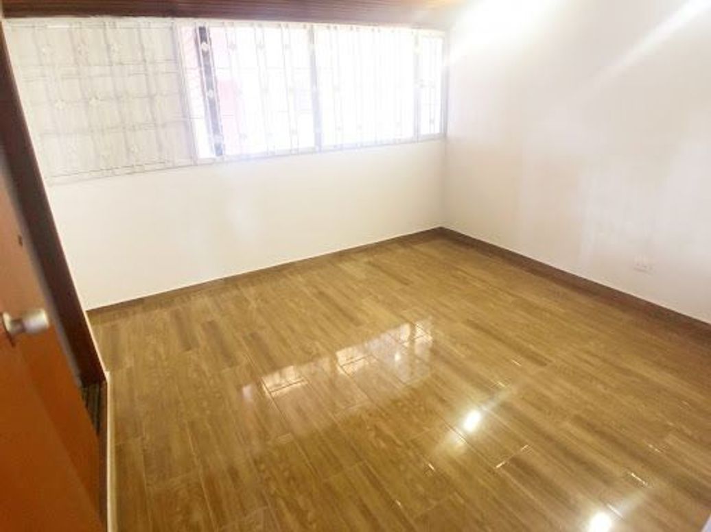 Casa de 4 alcobas en venta en Urbanización San Martín, Bogotá, 346 m² · foto 13 de 18