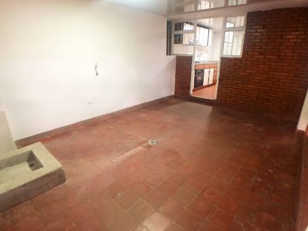 Casa de 4 alcobas en venta en Urbanización San Martín, Bogotá, 346 m² · foto 7 de 18