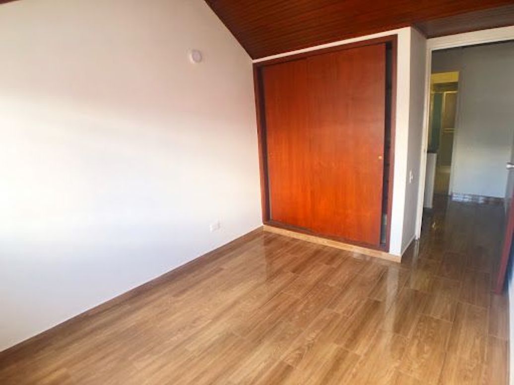 Casa de 4 alcobas en venta en Urbanización San Martín, Bogotá, 346 m² · foto 11 de 18