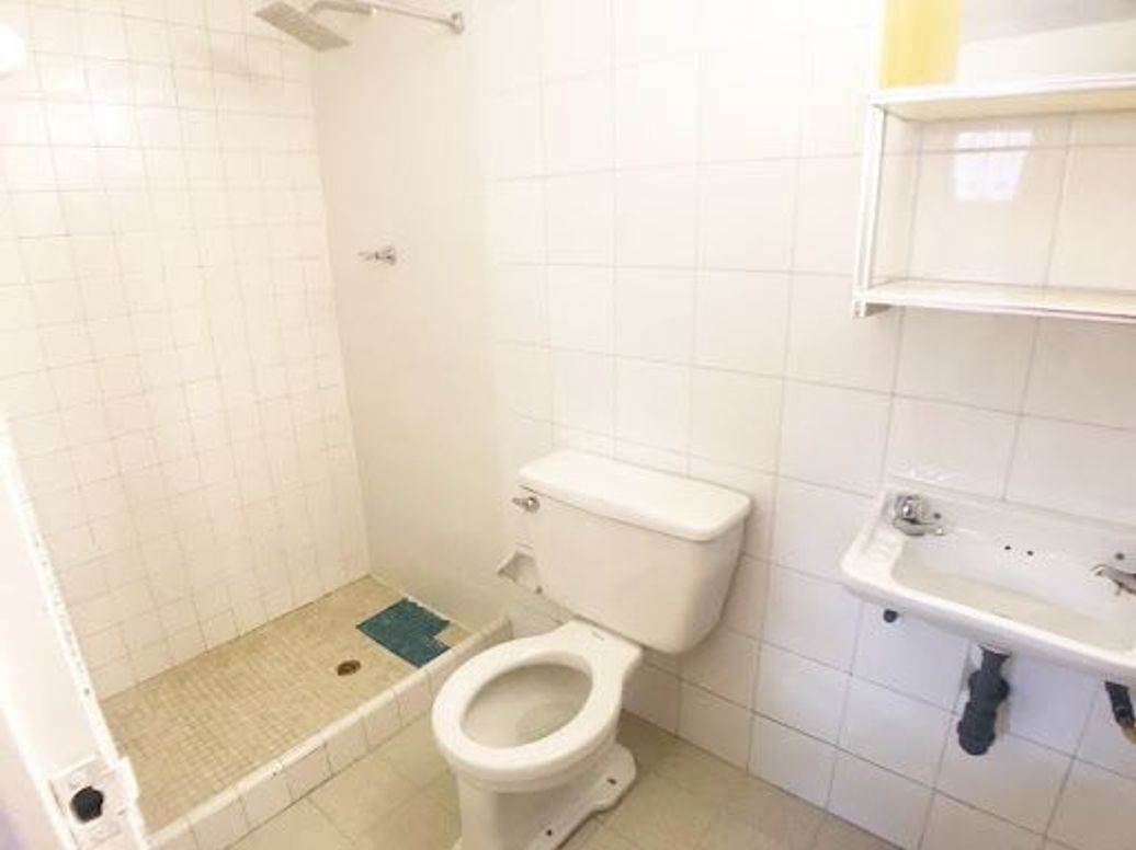 Casa de 4 alcobas en venta en Urbanización San Martín, Bogotá, 346 m² · foto 9 de 18