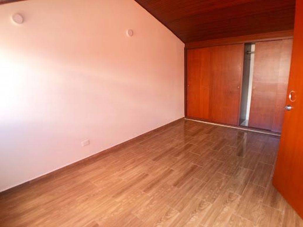 Casa de 4 alcobas en venta en Urbanización San Martín, Bogotá, 346 m² · foto 14 de 18