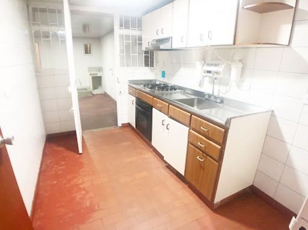 Casa de 4 alcobas en venta en Urbanización San Martín, Bogotá, 346 m² · foto 5 de 18