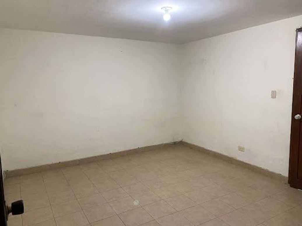 Casa de 4 alcobas en venta en Villa Luz, Bogotá, 235 m² · foto 3 de 20