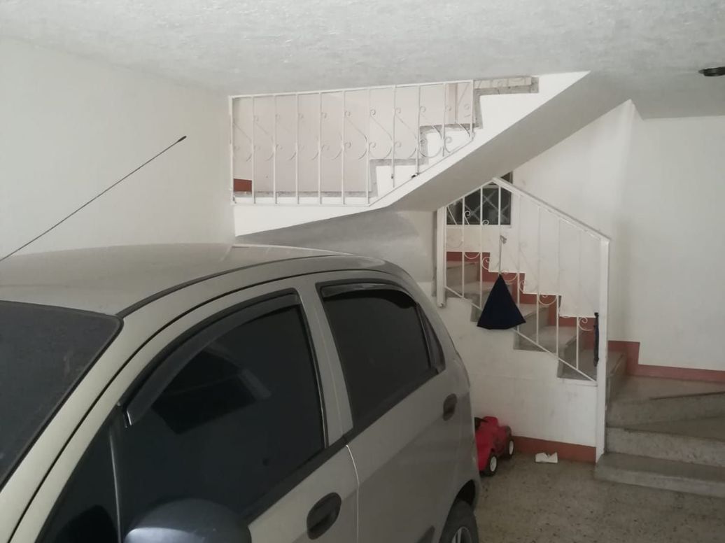 Casa de 8 alcobas en venta en Prado Veraniego, Bogotá, 310 m² · foto 2 de 20