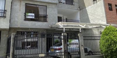 ESTE INMUEBLE TIENE SOLICITUD EN ESTUDIO, EN CASO DE QUE ÉSTA NO SE APRUEBE, EL INMUEBLE VOLVERÁ A ESTAR DISPONIBLE.?Inmueble ubicado en buen sector de Copacabana. barrio Tablazo Carrera 37 N.47-235 Ap 201 Con buena iluminación y ventilación, a su alrededor tiene el fácil acceso al transporte público metro, urbano y autopista, tiendas de barrio y colegios.