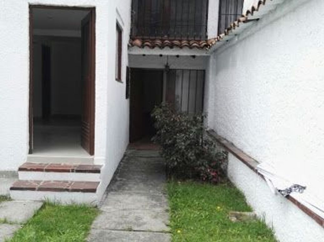 Casa de 5 alcobas en venta en Modelia, Bogotá, 300 m² · foto 2 de 18