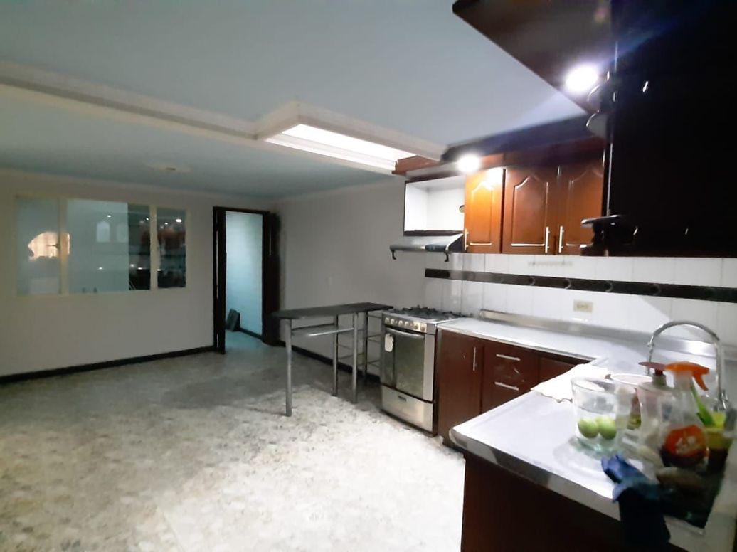 Casa de 4 alcobas en venta en Mandalay Et. Ii, Bogotá, 243 m² · foto 5 de 10