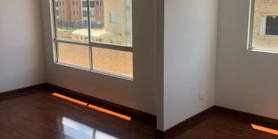 Hermoso apartamento exterior iluminado entra el sol de la tarde, bien ubicado cerca de colegios centro, transporte, conjunto cerrado, super seguros excelente estado