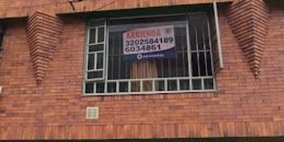 Si Vendo excelente casa en el barrio El Muelle. Consta de 4 niveles. Primer nivel. Garaje, baño social y depósito. Segundo nivel. Sala con chimenea, comedor, cocina integral. Tercer nivel. 2 alcobas una con closet, 1 baño. cuarto nivel. Alcoba principal con closet, zona de lavado y terraza cubierta. Pisos en cerámica. Valor en Venta $270.000.000. Actualmente se encuentra arrendada. En Quantum Inmobiliaria encontrarás un aliado en el proceso de compra, permítanos asesorarle. 613-783