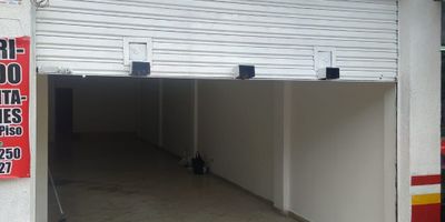 Se arrienda Local 2 en el barrio Las Delicias, Barranquilla, Atlántico. Este local comercial de 152 m² construidos, ubicado en Carrera 38 #71-68, ofrece un espacio versátil para su negocio. Cuenta con 2 baños y 1 parqueadero, facilitando la operación diaria. El canon de arriendo es de $4.500.000. Su ubicación en estrato 3, cerca de zonas comerciales y residenciales, asegura buen flujo de clientes. Es una opción ideal para establecer o expandir su empresa en Barranquilla. Para más detalles o para programar una visita, puede contactarnos a través de WhatsApp, quiero que me contacten o ver teléfonos.