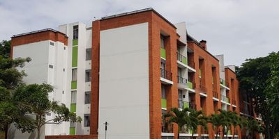


Apartamento dúplex, conta de comedor, sala con balcón, cocina integral, zona de ropas, 2 habitaciones con closet, 2 baños, sala tv en segundo nivel y terraza, parque comunal para carro. ZONA SOCIAL cuenta con amplias zonas verdes, parqueadero de visitantes, salón social, juegos infantiles, piscina, vigilancia 24 horas, bbq, cancha múltiple