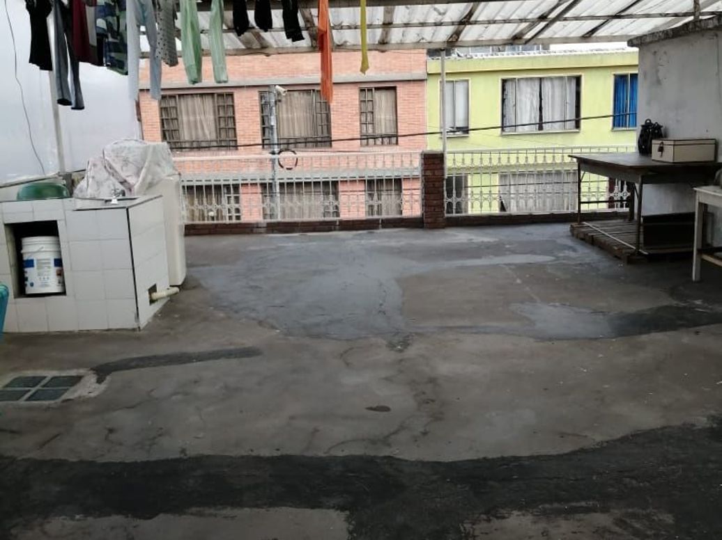 Casa de 5 alcobas en venta en Florencia, Bogotá, 280 m² · foto 5 de 10