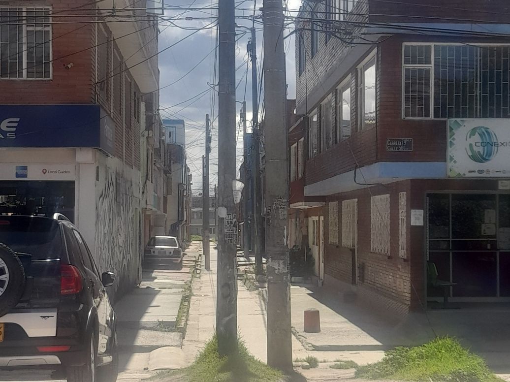 Casa de 8 alcobas en venta en Casa Blanca Et. I, Bogotá, 203 m² · foto 2 de 5