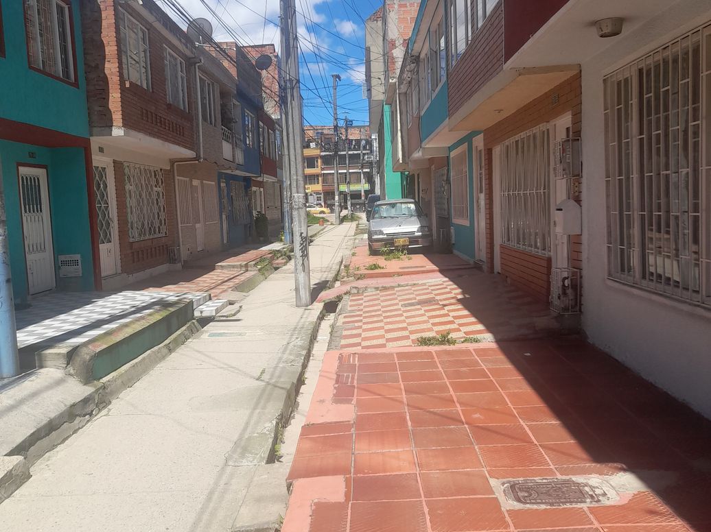 Casa de 8 alcobas en venta en Casa Blanca Et. I, Bogotá, 203 m² · foto 4 de 5