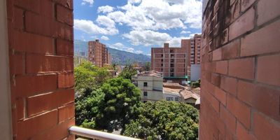 Apartamento en venta en La América, Medellín. Ubicado en el piso 501, este inmueble de 110 m² cuenta con 4 habitaciones y 3 baños, ideal para quienes buscan comodidad. Ofrece 1 parqueadero y se encuentra en un sector de estrato 4. Una excelente opción para comprar apartamento en Medellín, específicamente en el barrio La América. Para más información, contáctenos vía WhatsApp, quiero que me contacten o ver teléfonos.