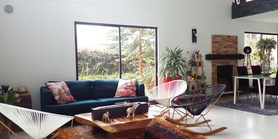 Casa en venta en unidad cerrada en la parte alta de la loma del Escobero, ubicada sobre esta vía principal con rutas de trasporte publico, cerca al colegio san José de las vegas y estación de servicio. Entorno totalmente campestre, muy tranquilo y de fácil acceso. Piso en porcelanato, dos niveles, chimenea, sala comedor, estudio, 2 alcobas con baño en cada una, cocina integral abierta tipo americano, terraza y parqueaderos en área descubierta. Cuenta con zona de bar, zona bbq cubierto Gym, salón social, parque infantil, placa polideportiva, cancha de squash, vigilancia 24 horas, citofonia y circuito cerrado de tv. *Inmuebles sujetos a verificación de disponibilidad.*