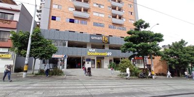Proyecto boulevard 49, ubicado en Ayachucho, en una zona de transformación urbana de la ciudad que cuenta con múltiples beneficios: diagonal ala estación bicentenario del tranvía, con facilidad de conexión al metro de medellín, alto trafico peatonal, mas de 125 mil estudiantes se movilizan por el sector, cercano a cedes de importantes empresas comerciales y de servicios. Se entrega piso en mortero, salida eléctrica, paredes revoque más pintura, uso exclusivamente para cajero electrónico