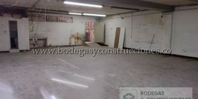 LOCAL EN CAPRCENTRO, CERCA A LA AUTOPISTA SUR, ESTACION ENVIGADO DEL METRO, ESTE LOCAL CUENTA CON ENERGIA TRIFASICA, IDEAL PARA TU EMPRESA O NEGOCIO.