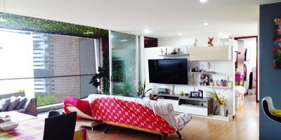 PR15506. Apartamento en venta en unidad cerrada, sector de Zuñiga. Cerca a la Av el Poblado, facil acceso a transporte público, cerca a supermercados, colegio la Salle de Envigado, universidades, parques, y una gran variedad de servicios complementarios. Piso en madera, sala comedor, estudio, 3 alcobas con baño en al principal, cocina integral abierta tipo americano, balcon y parqueaderos independientes cubiertos. La unidad cuenta con piscina, gimnasio, salón social, sauna y turco, juegos infantiles y zonas verdes. *Inmuebles sujetos a verificación de disponibilidad.*