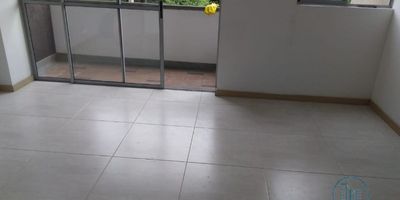 SE ARRIENDA APARTAMENTO EN UNIDAD CERRADA EN EL SECTOR DE AMAZONIA, BUEN TRANSPORTE, TRES ALCOBAS, DOS CLOSET,UN VESTIER, DOS BAÑOS, ZONA DE ROPAS,CALENTADOR DE AGUA, COCINA SEMI INTEGRAL,BALCON, PARQUEADERO PARA CARRO Y CUARTO UTIL