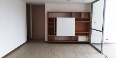 Apartamento en venta en unidad cerrada sector Cumbres, fácil acceso desde la Intermedia y la Loma del Chocho. Fácil acceso a los servicios complementarios del City Plaza, Terracina Plaza y Mall La Sebastiana. Piso en madera laminada, sala comedor, 3 alcobas con baño en la principal, cocina integral abierta tipo americano, alcoba y baño de servicio, balcón y parqueaderos lineales cubiertos. Piscina, gym, salón social, turco, parque infantil, zonas verdes, vigilancia 24 horas, citofonia y circuito cerrado de tv. *Inmuebles sujetos a verificación de disponibilidad.*