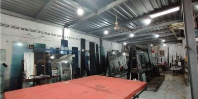 Amplia bodega en venta ubicada detrás de la iglesia de San Roque, en sector estratégico de maderas y aluminos.

Techo en Metaldeck que brinda mucha seguridad. 

Precio de oportunidad. facilidad de parqueo para cargue y descargue de mercancia.

Contáctanos para más información.
