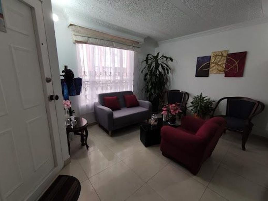 Casa de 4 alcobas en venta en Villa De Aranjuez, Bogotá, 110 m² · foto 3 de 15