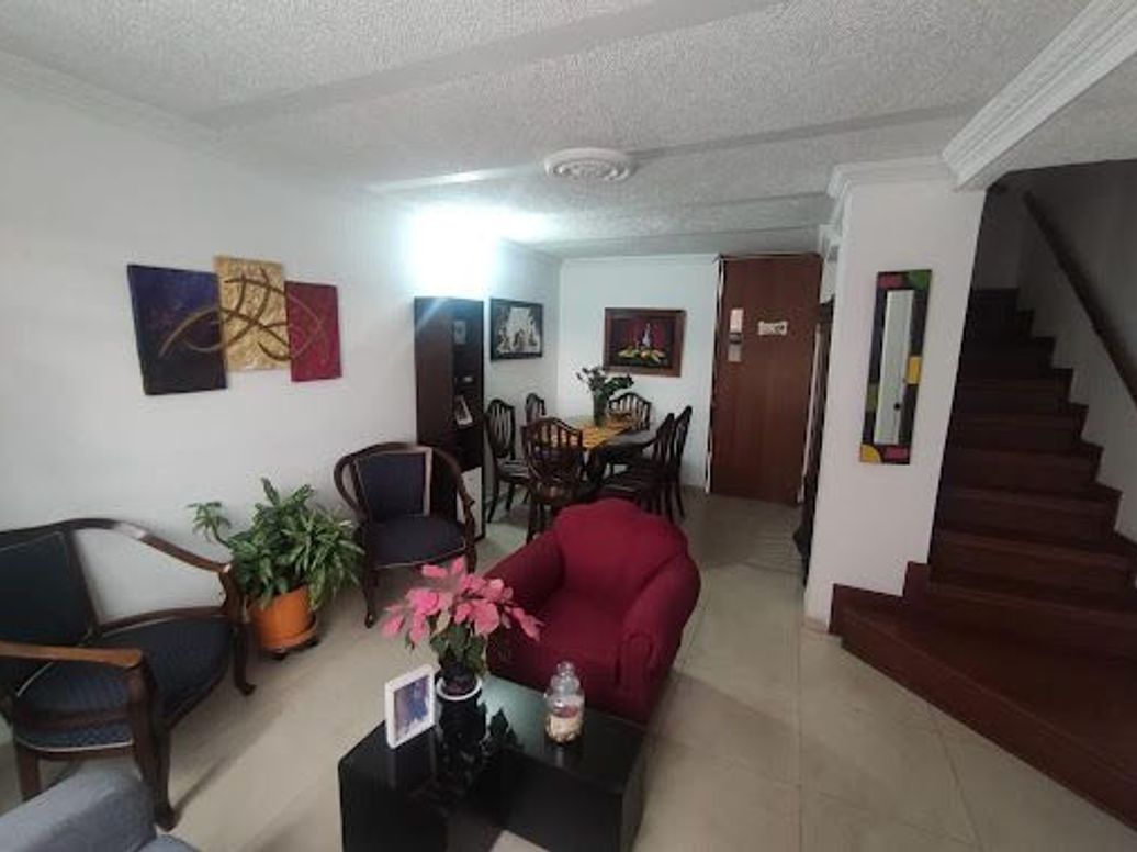Casa de 4 alcobas en venta en Villa De Aranjuez, Bogotá, 110 m² · foto 2 de 15