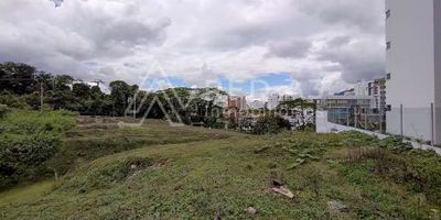 Lotes para la Venta en Pereira. Ideal para Proyectos de Construcción en Altura.
Se encuentran ubicado en el exclusivo barrio de Pinares, hacia el sector de la Julita. Esta Ubicación nos permite sentir la tranquilidad y el aire puro de la reserva ecológica y el jardín botánico de la Universidad Tecnológica de Pereira y estar a la vez cerca de Clínicas y Supermercados de Cadena entre otros.