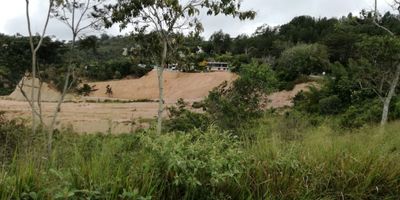 Te presentamos esta lote ubicada en Lebrija, Santander, un lugar estratégico de la ciudad gracias a su alto flujo peatonal y vehicular,  está localizado al occidente de la vía que de Bucaramanga conduce al aeropuerto Palonegro en la Vereda el Centro, justamente en el sector conocido como el mirador, no esperes más y anímate a encontrar con nosotros tu lugar ideal. Contáctanos y déjanos tener el privilegio de atenderte.