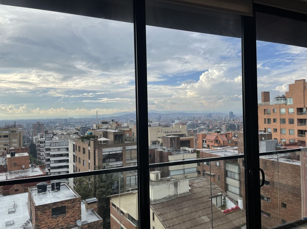 Apartamento de 3 alcobas en venta en Los Rosales, Bogotá, 302 m² · foto 3 de 15