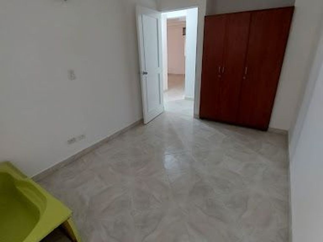 Apartamento de 3 alcobas en venta en Villas De Granada, Bogotá, 72 m² · foto 7 de 14